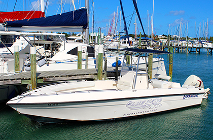 Paramount 26' with a single engine from our boat rental