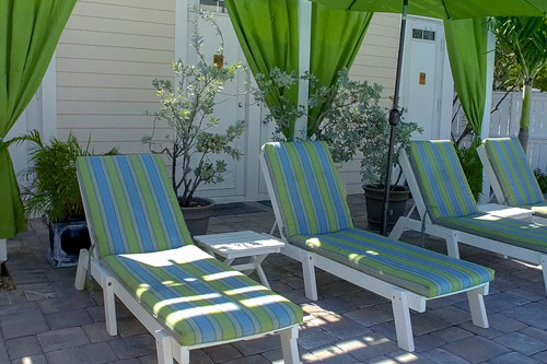 Harbour View Marina in Marsh Harbour - Lounge chairs by the pool