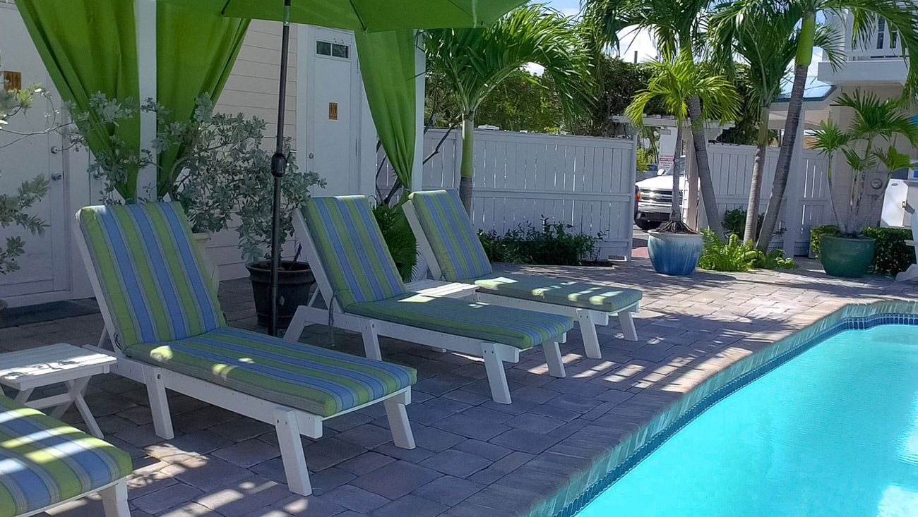 Harbour View Marina in Marsh Harbour, Abaco - Lounge chairs by the pool