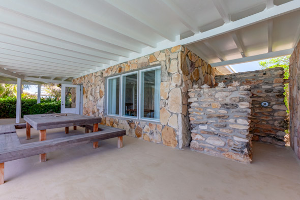 View to the outdoor shower and dining areaof The Bohemian